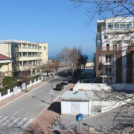 Hotel Caesar Misano Adriatico Εξωτερικό φωτογραφία
