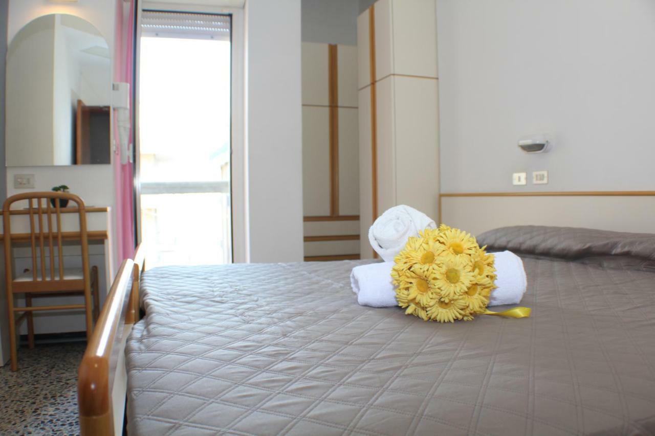 Hotel Caesar Misano Adriatico Εξωτερικό φωτογραφία