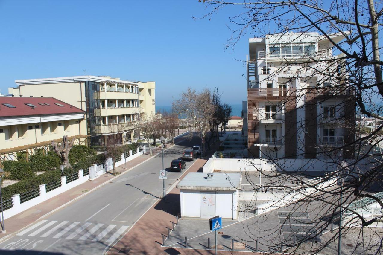 Hotel Caesar Misano Adriatico Εξωτερικό φωτογραφία