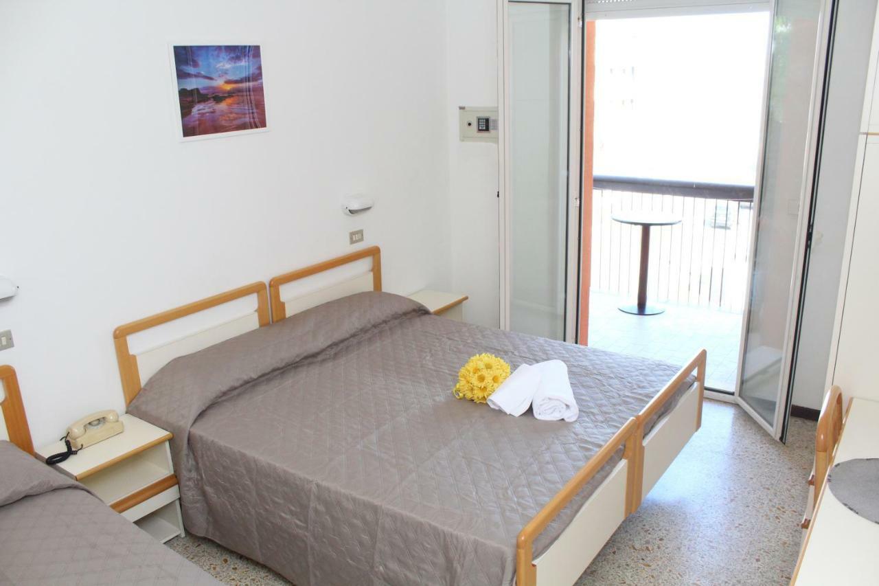 Hotel Caesar Misano Adriatico Εξωτερικό φωτογραφία