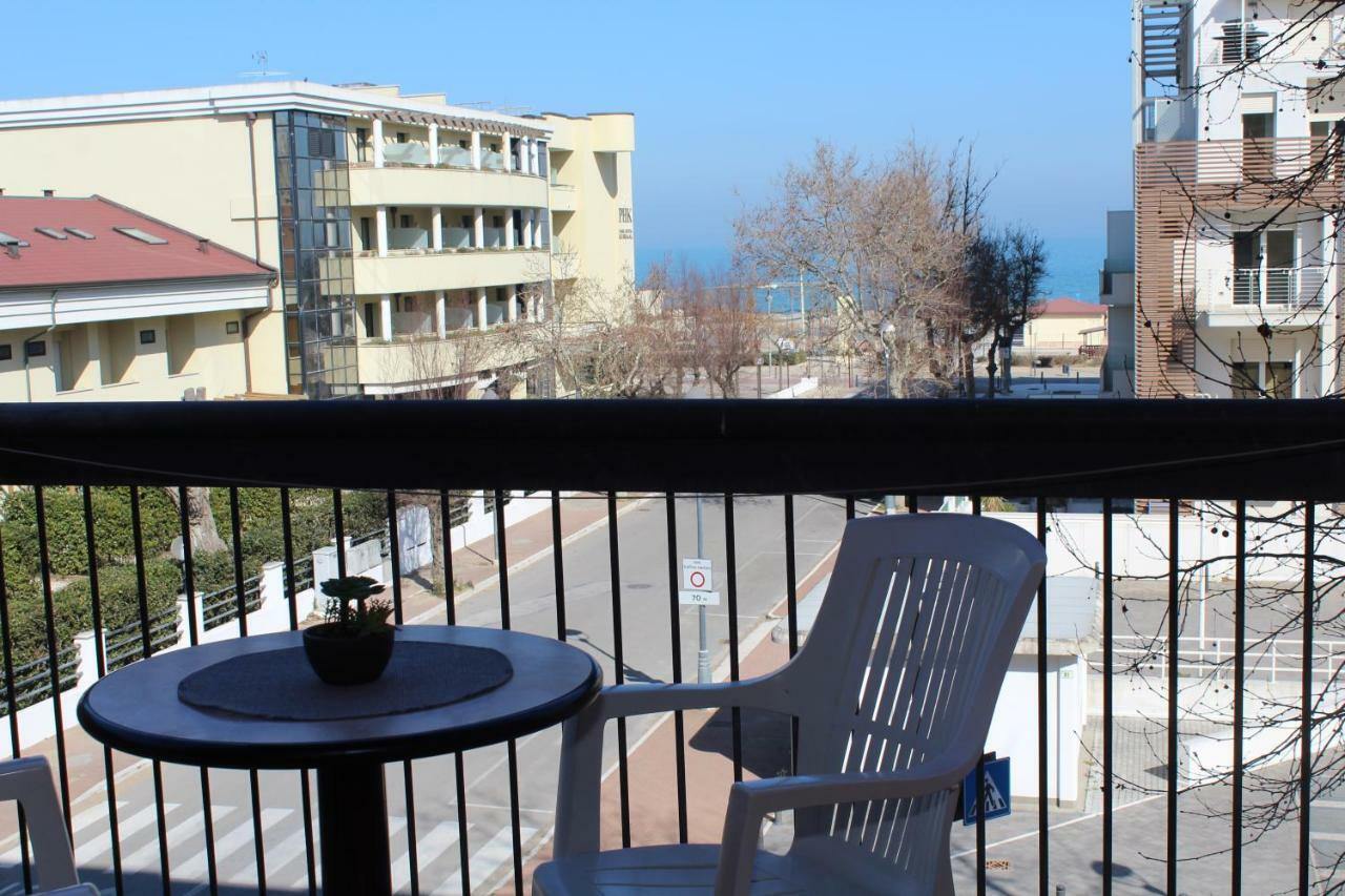 Hotel Caesar Misano Adriatico Εξωτερικό φωτογραφία