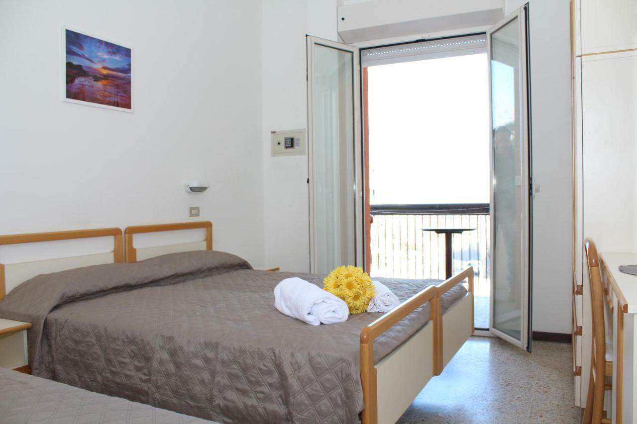 Hotel Caesar Misano Adriatico Εξωτερικό φωτογραφία