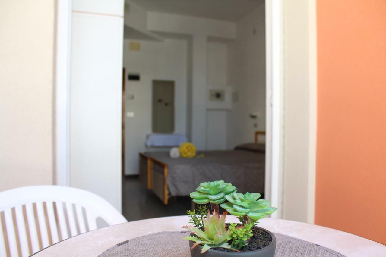Hotel Caesar Misano Adriatico Εξωτερικό φωτογραφία