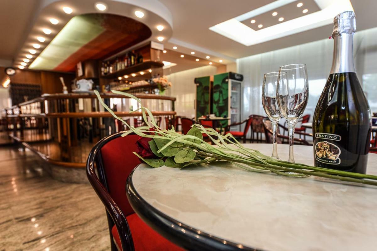 Hotel Caesar Misano Adriatico Εξωτερικό φωτογραφία