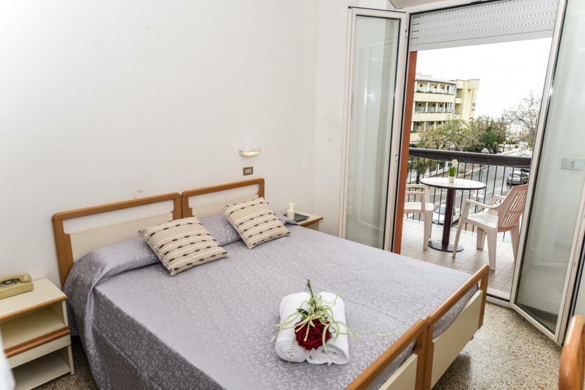 Hotel Caesar Misano Adriatico Εξωτερικό φωτογραφία