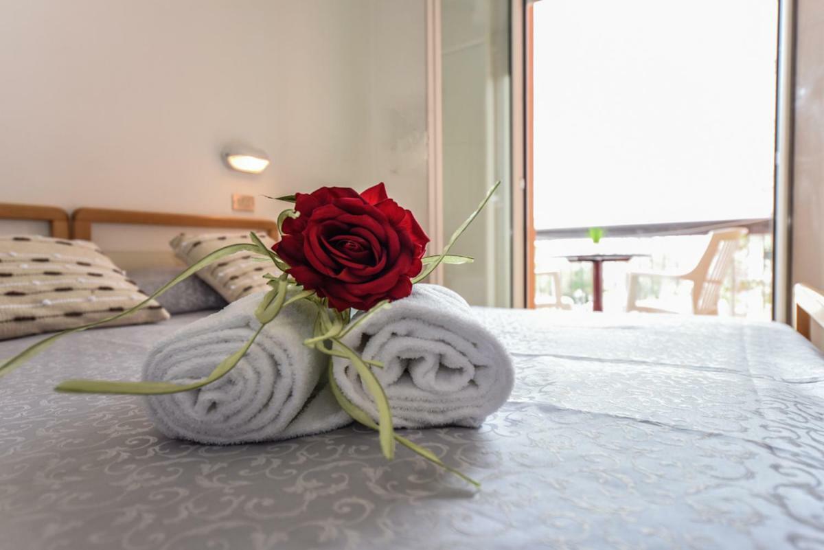 Hotel Caesar Misano Adriatico Εξωτερικό φωτογραφία