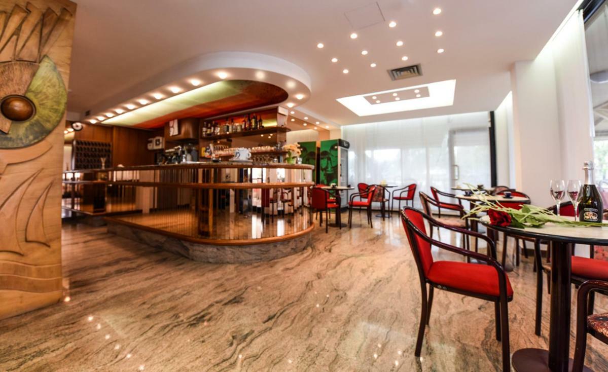 Hotel Caesar Misano Adriatico Εξωτερικό φωτογραφία